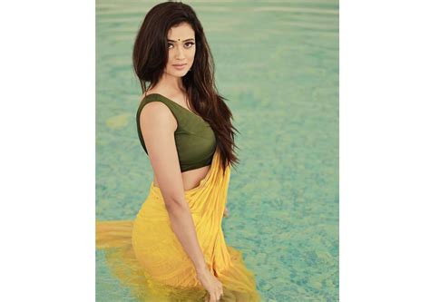 Shweta Tiwari drops stunning pics from recent photoshoot. See。